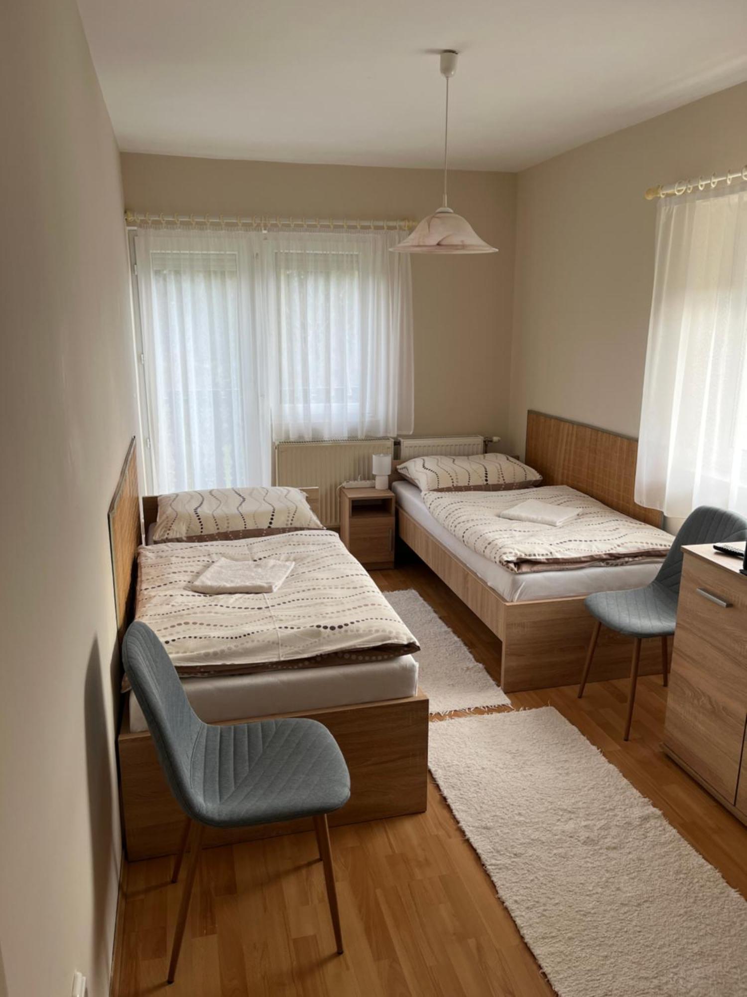 Zsuzsi Vendeghaz Hotel Zalaegerszeg Bagian luar foto