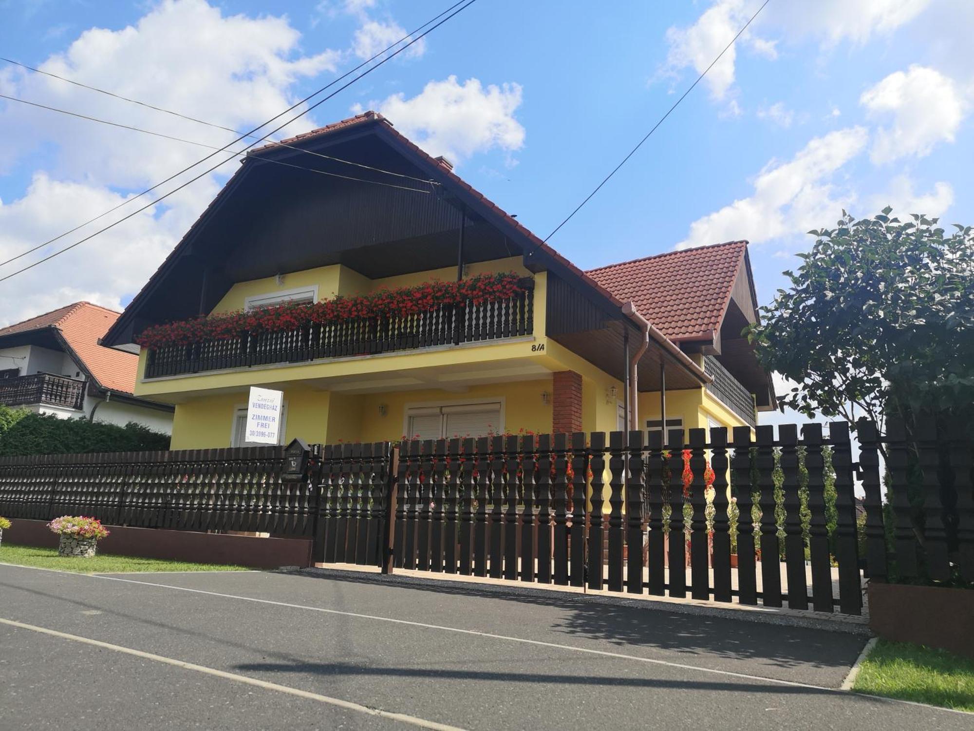 Zsuzsi Vendeghaz Hotel Zalaegerszeg Bagian luar foto
