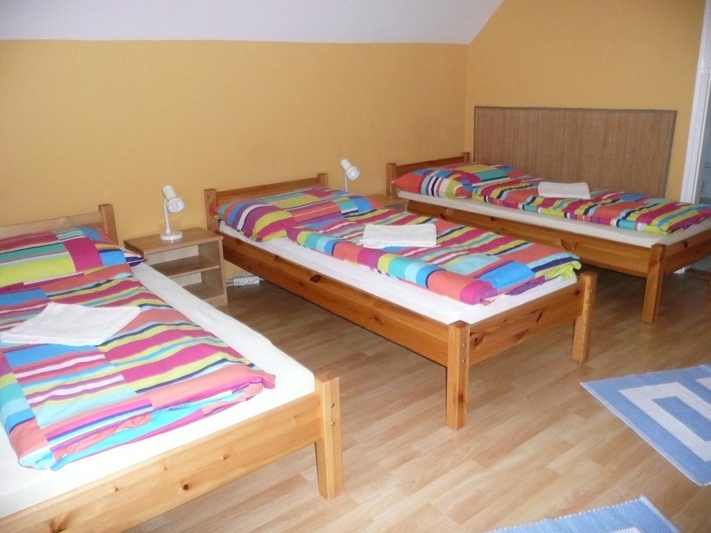 Zsuzsi Vendeghaz Hotel Zalaegerszeg Ruang foto
