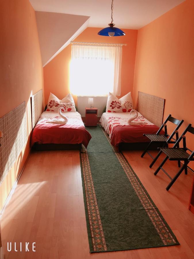 Zsuzsi Vendeghaz Hotel Zalaegerszeg Bagian luar foto